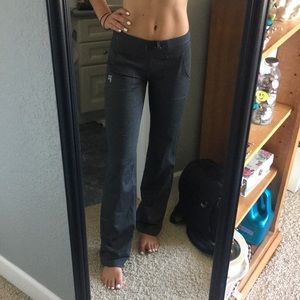 Athletic yoga pants